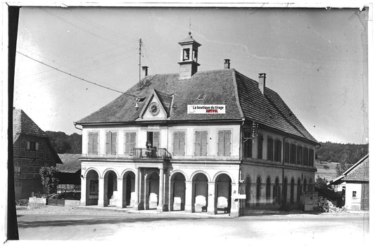 Hirsingue mairie, Plaque verre photo ancienne, positif noir & blanc 10x15 cm