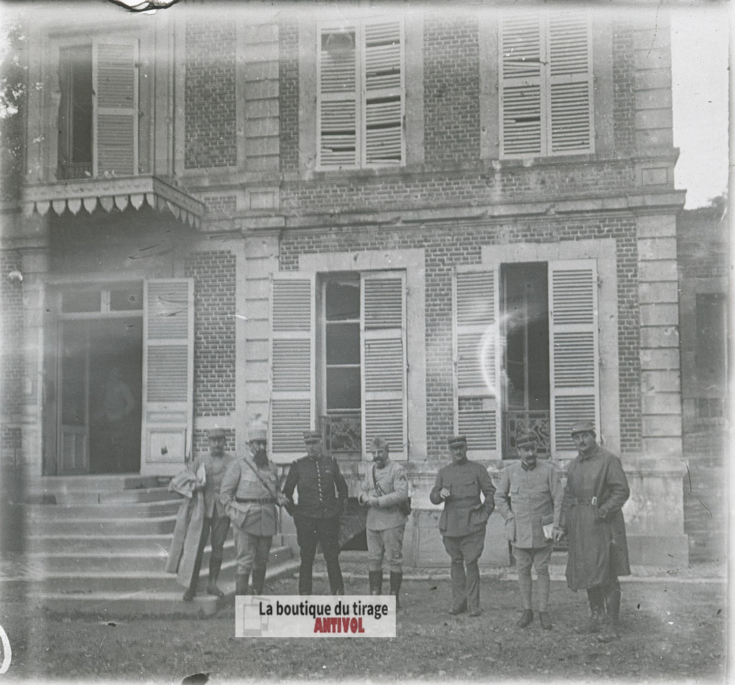 Officiers français, bâtiment WW1, plaque verre photo ancienne stéréo 6x13 cm