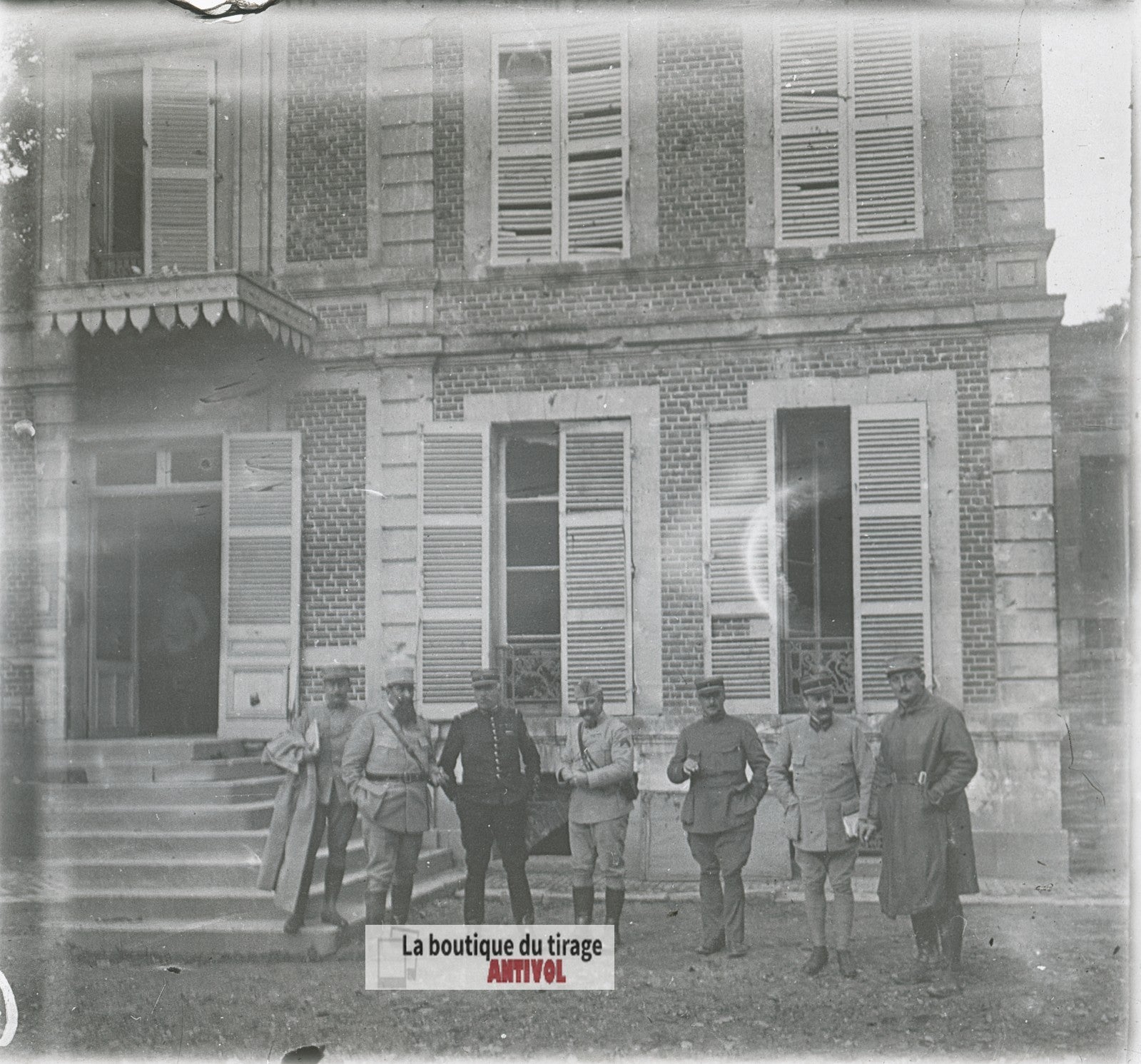 Officiers français, bâtiment WW1, plaque verre photo ancienne stéréo 6x13 cm