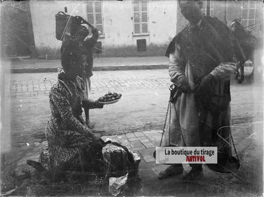 Marchands ambulants, Tunisie, plaque verre photo ancienne, négatif 9x12 cm