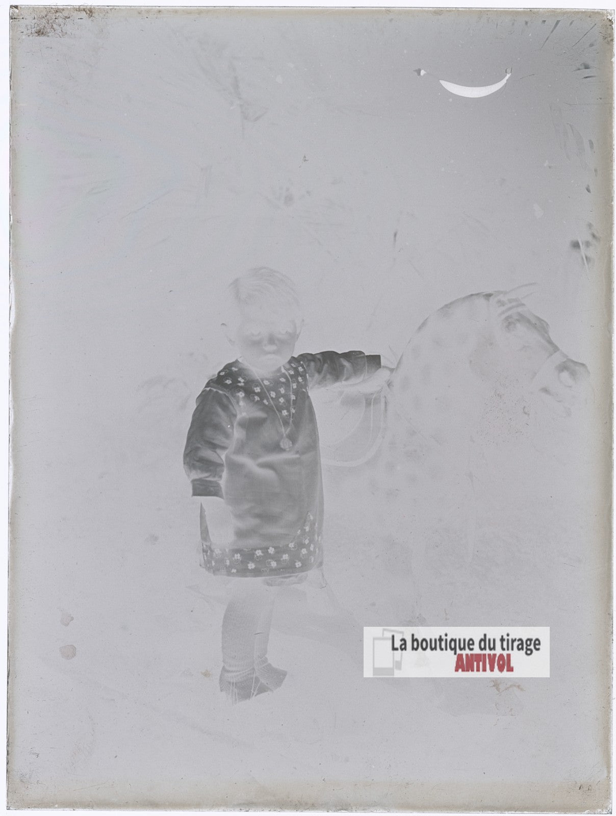 Jeune enfant avec cheval à bascule, plaque verre photo ancienne, négatif 9x12 cm