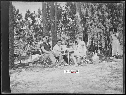 Voiture, picnic forêt, Plaque verre photo ancienne, négatif noir & blanc 9x12 cm