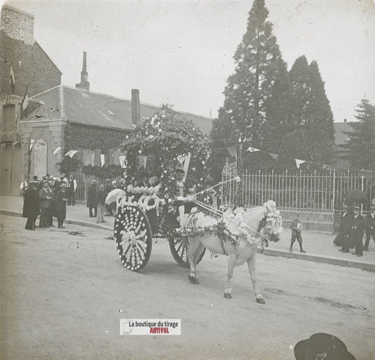 Char fleuri tiré par un cheval, plaque verre stéréo, photo ancienne 4,5x10,7 cm