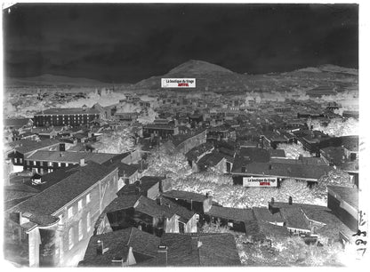 Plaque verre photo ancienne négatif noir et blanc 13x18 cm Billom centre-ville