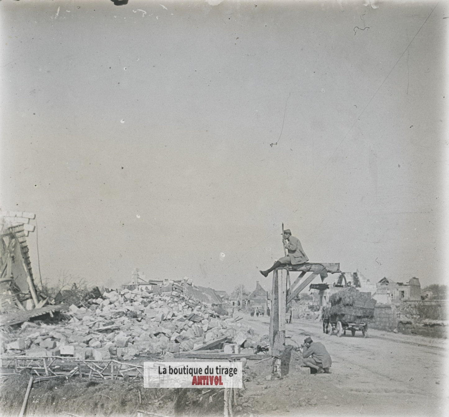 Village en ruines, soldat guerre WW1, plaque verre photo ancienne stéréo 6x13 cm