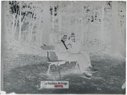 Deux hommes au Bois de Boulogne , plaque verre, photo ancienne, négatif 9x12 cm