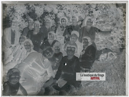 Portrait de famille en plein air, plaque verre photo ancienne, négatif 9x12 cm