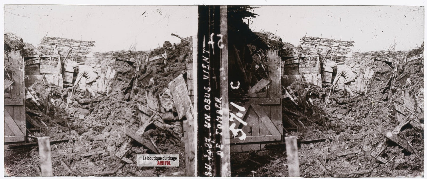Un obus vient de tomber, guerre WW1, plaque verre stéréo, photo 4,5x10,7 cm
