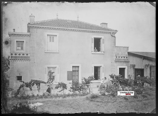Maison, jardin, Plaque verre photo ancienne, négatif noir & blanc 13x18 cm