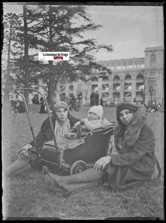 Bébé, femmes, plaque verre photo ancienne, négatif noir & blanc 9x12 cm