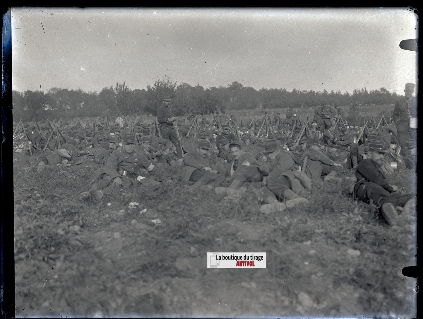 Soldats français au repos, plaque verre, photo ancienne, négatif N&B 9x12 cm