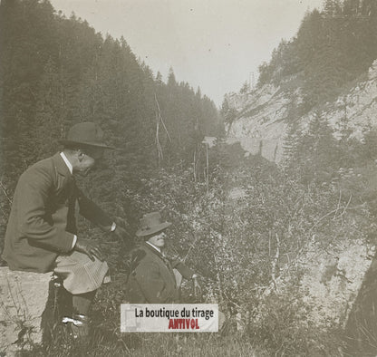 Promeneurs, montagne, plaque verre stéréo, photo ancienne 4,5x10,7 cm