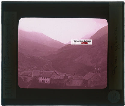 La Grave village, photo J. Moulin, plaque verre, couleur, positif 8,5x10 cm