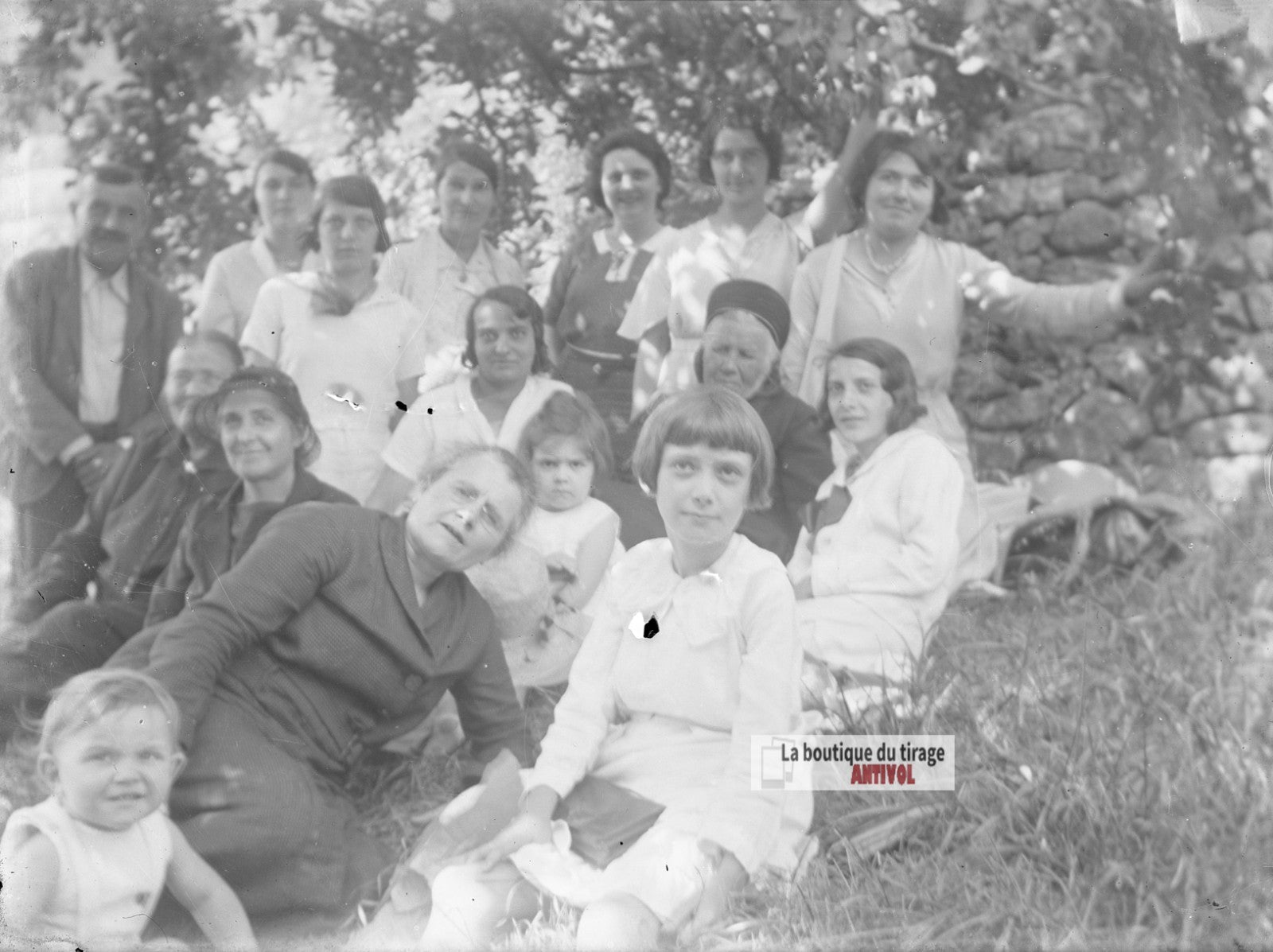 Portrait de famille en plein air, plaque verre photo ancienne, négatif 9x12 cm