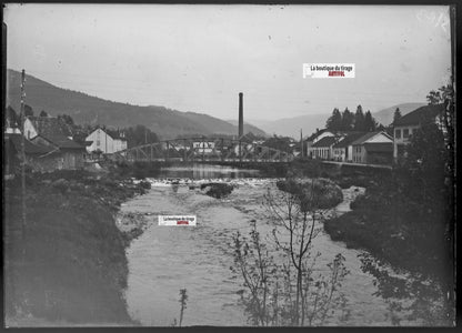 Plaque verre photo ancienne négatif noir et blanc 13x18 cm Vagney village eau