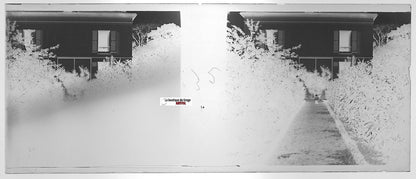 Fillette, maison, Plaque verre photo stéréo, négatif noir & blanc 4,5x10,7 cm