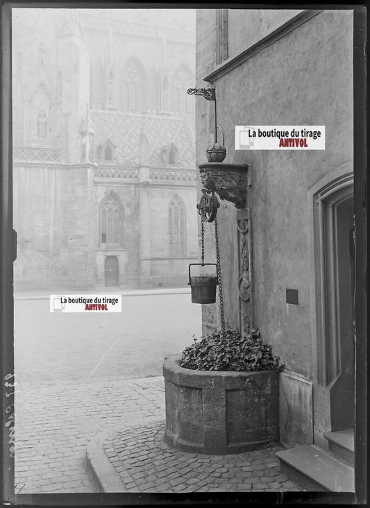 Plaque verre photo ancienne négatif noir et blanc 13x18 cm Colmar puits église