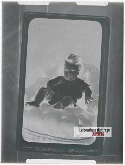 Portrait de bébé en studio, plaque verre photo ancienne, négatif 9x12 cm