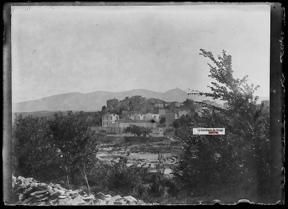 Plaque verre photo ancienne négatif noir et blanc 6x9 cm village maisons paysage