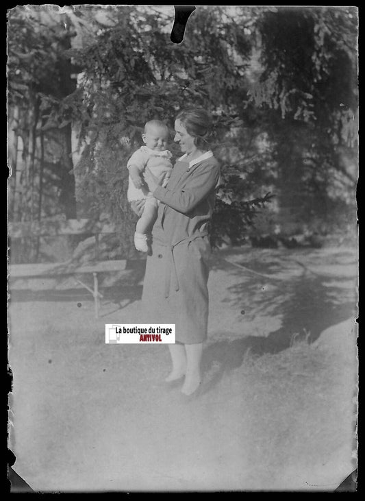 Enfant, famille, France, Plaque verre photo, négatif ancien noir & blanc 6x9 cm