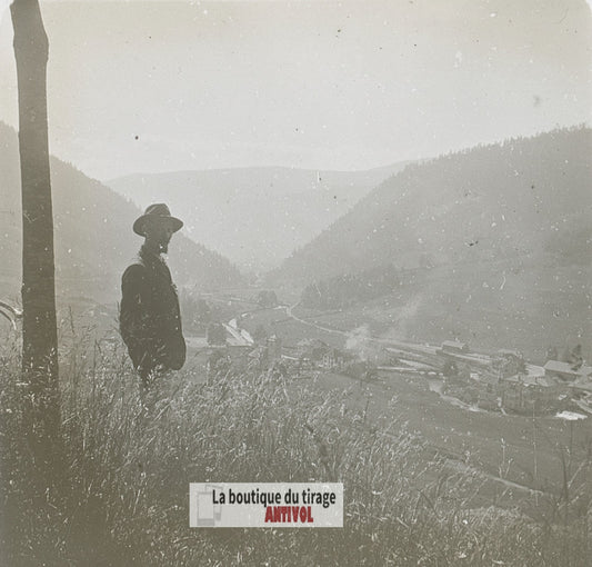 Promeneur, vallée, plaque verre stéréo, photo ancienne 4,5x10,7 cm