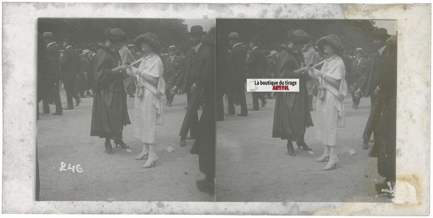 Scène de vie, Longchamp, Paris, plaque verre stéréoscopique, positif 8,5x17 cm