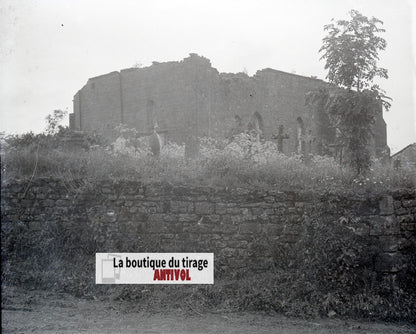 Ruines d’église, hommes, plaque verre, photo ancienne, négatif N&B 6x13 cm