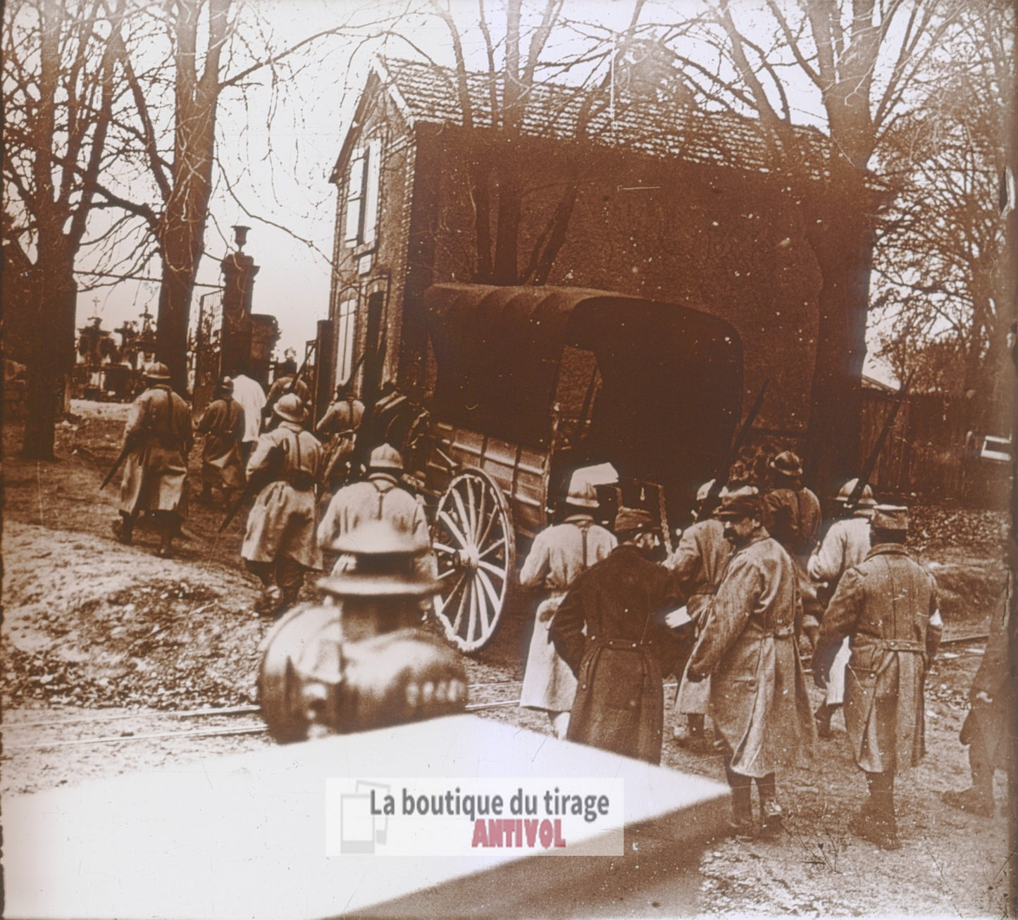 Suippes, enterrement d’un poilu, plaque verre photo ancienne stéréo 6x13 cm