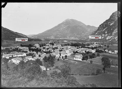 Plaque verre photo ancienne négatif noir et blanc 13x18 cm Bielle village France
