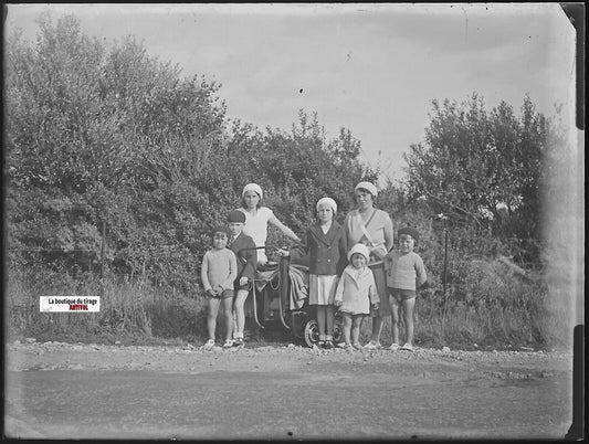 Promenade, enfants, Plaque verre photo ancienne, négatif noir & blanc 9x12 cm