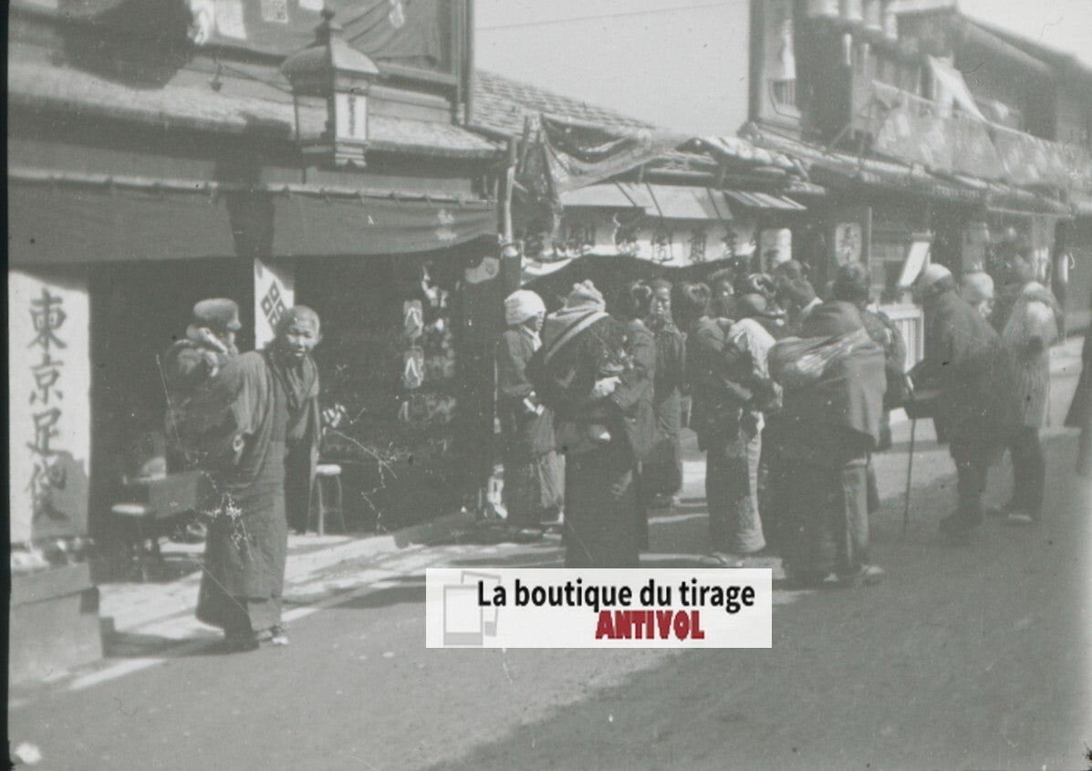 Personnages, Tokyo, Japon, photo plaque verre, noir & blanc, positif 8,5x10 cm
