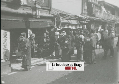 Personnages, Tokyo, Japon, photo plaque verre, noir & blanc, positif 8,5x10 cm