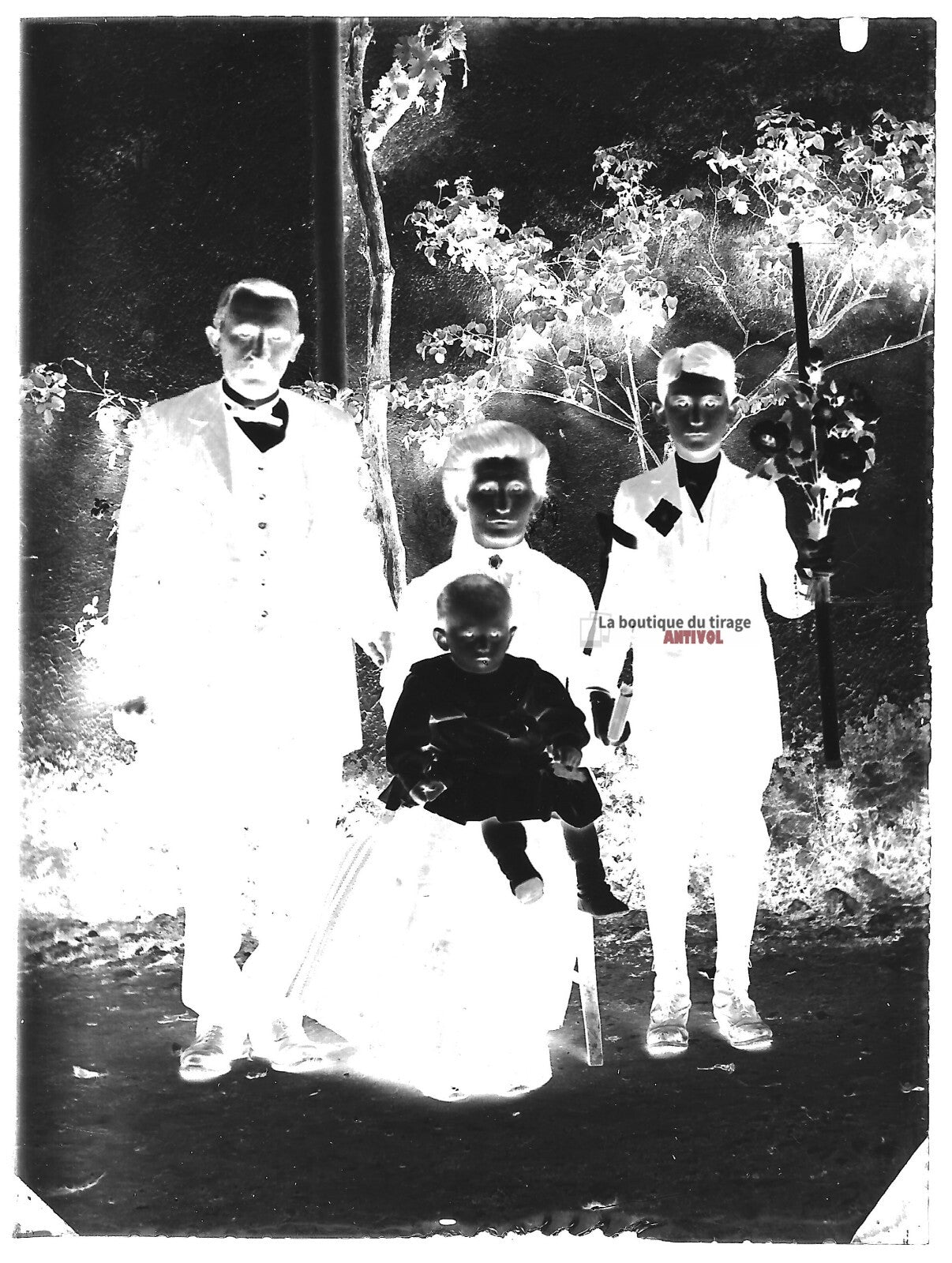 Plaque verre photo ancienne négatif noir et blanc 9x12 cm famille personnages