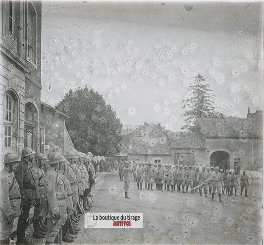 Revue militaire soldats, guerre WW1, plaque verre photo ancienne stéréo 6x13 cm