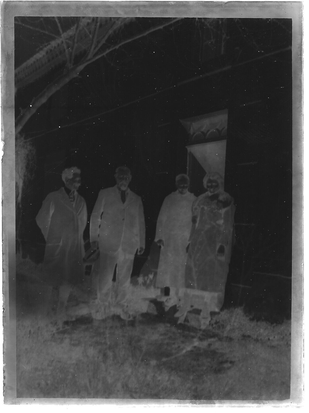 Plaque verre photo ancienne noir et blanc négatif 9x12 cm famille adultes