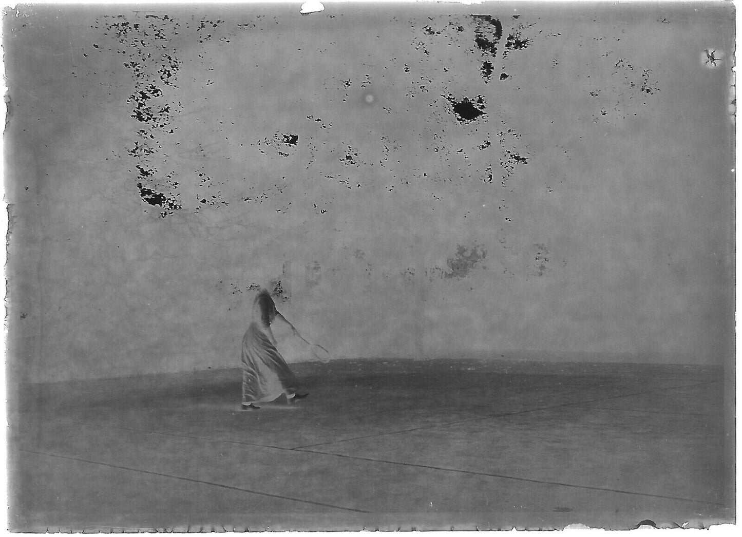 Plaque verre photo négatif noir et blanc 6x9 cm femme tennis vintage France