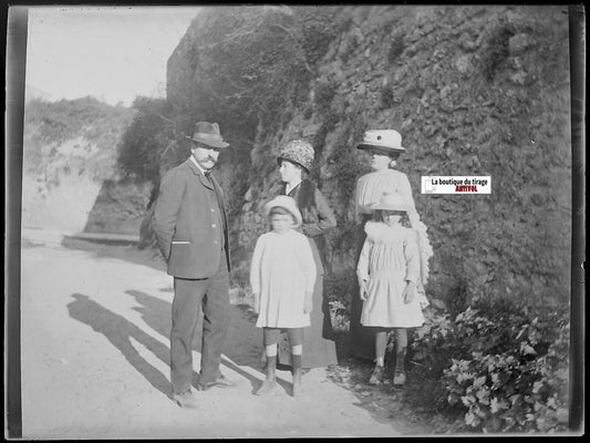 Famille, campagne, Plaque verre photo ancienne, négatif noir & blanc 9x12 cm