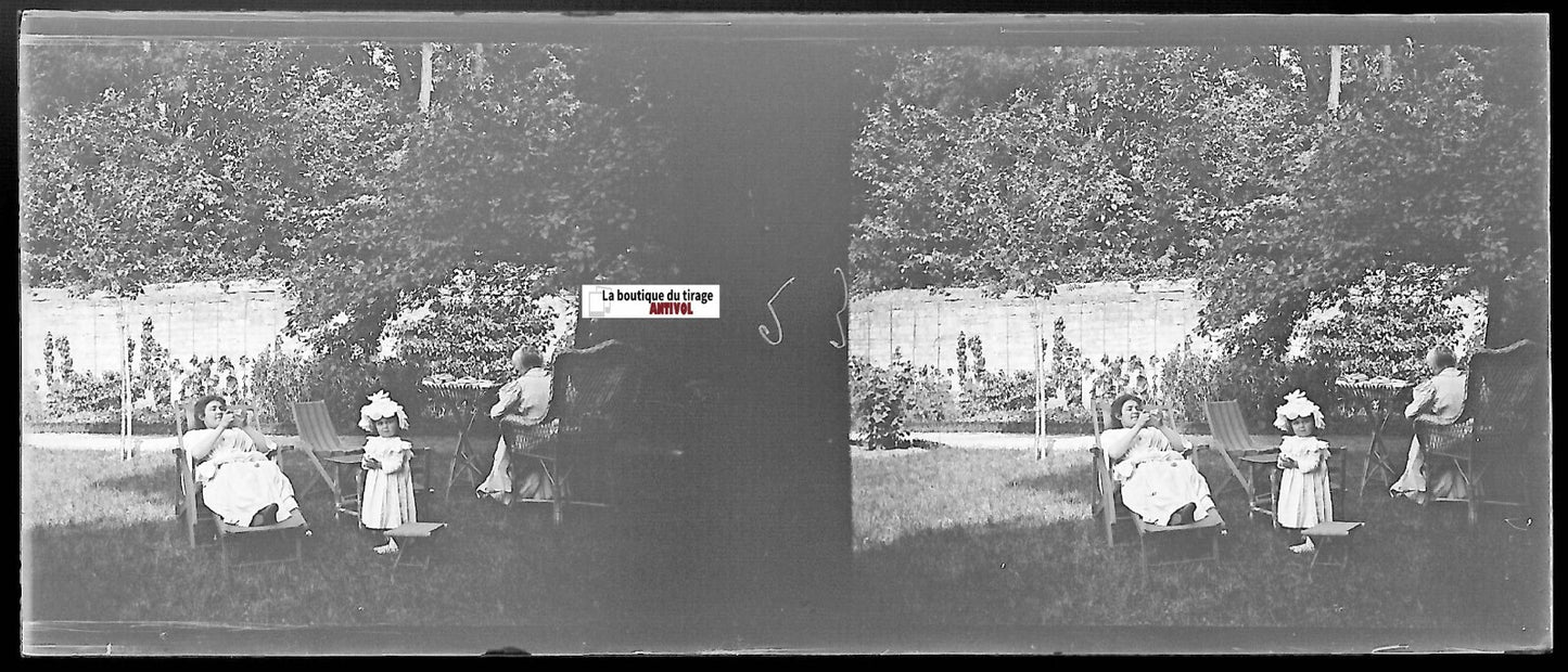Jardin, détente, Plaque verre photo stéréo, négatif noir & blanc 4,5x10,7 cm