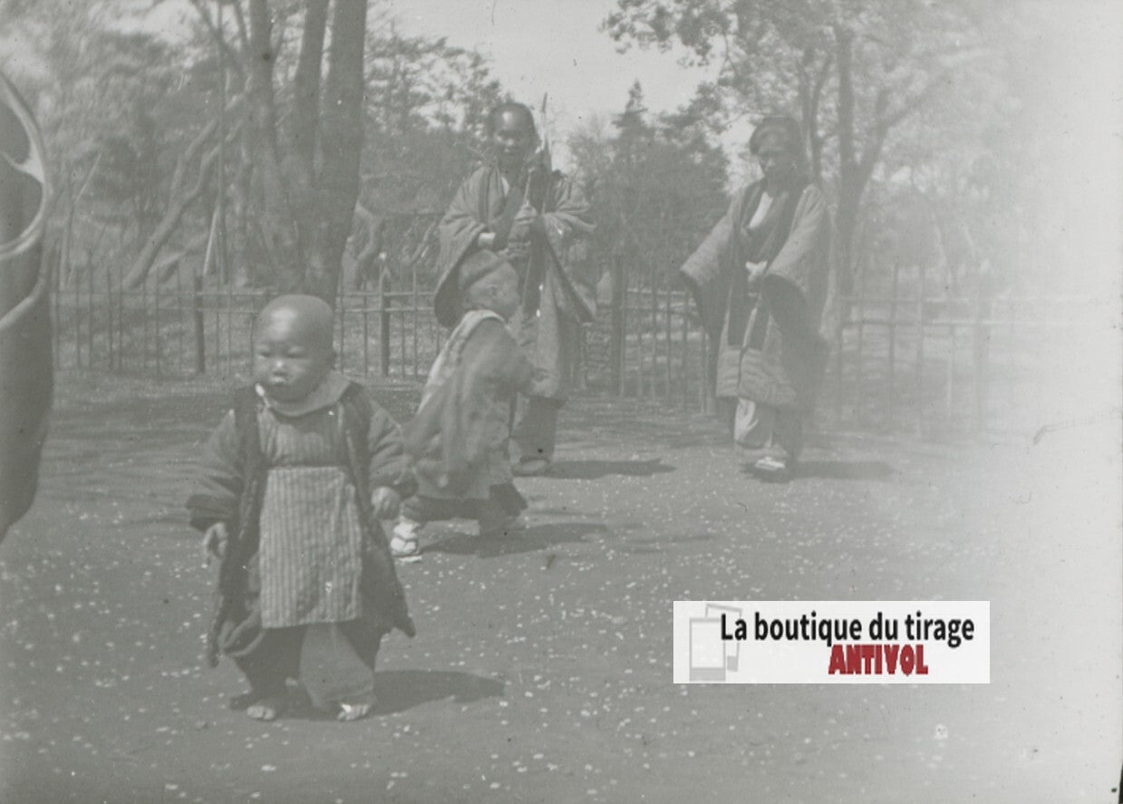 Asie, Japon, enfants, photo plaque verre, noir & blanc, positif 8,5x10 cm