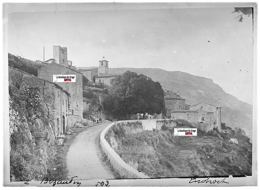 Plaque verre photo positif noir et blanc 13x18 cm Bézaudun route paysage village