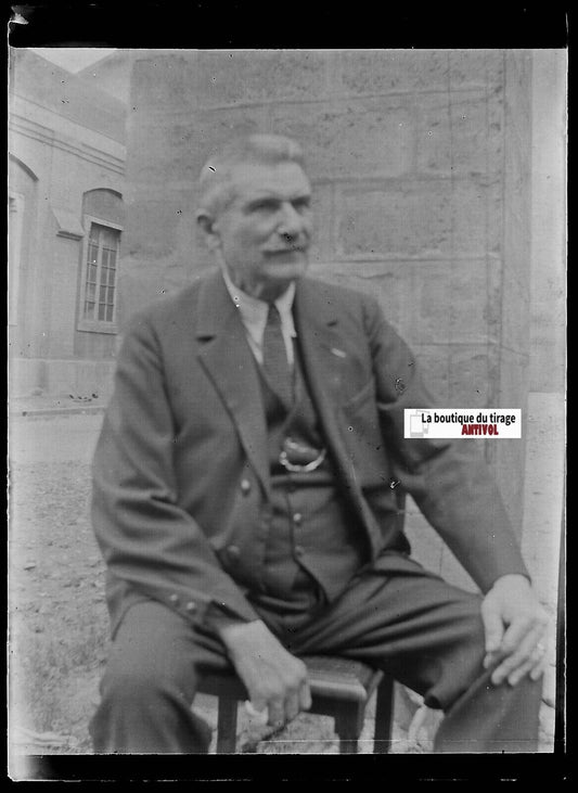 Homme, cravate, Plaque verre photo ancienne, négatif noir & blanc 6x9 cm