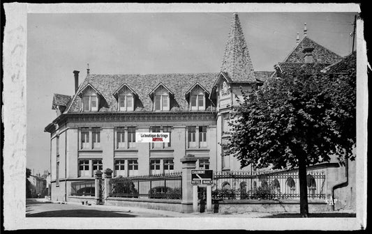 Plaque verre photo ancienne, négatif noir & blanc 9x14 cm Neufchâteau, collège