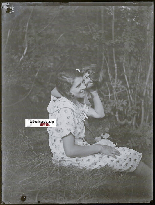 Maman, fille, France, Plaque verre photo ancienne, négatif noir & blanc 9x12 cm