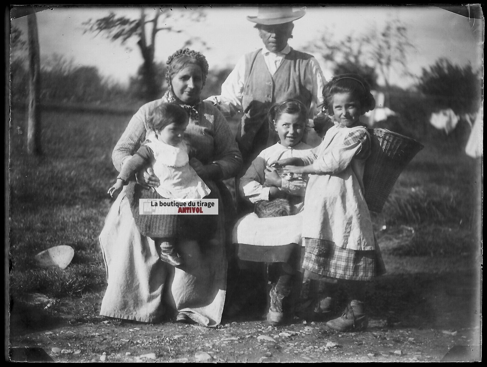 Plaque verre photo ancien négatif noir et blanc 9x12 cm famille enfants chat