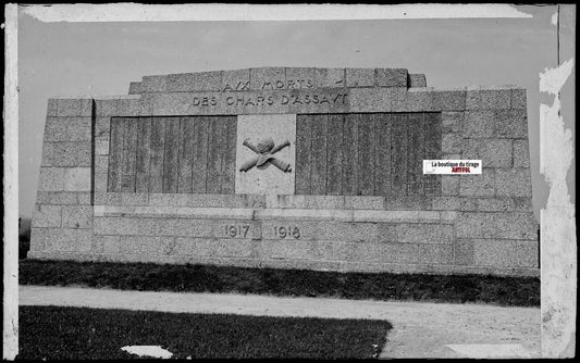 Plaque verre photo négatif noir & blanc 9x14 cm, Berry-au-Bac, monument , guerre