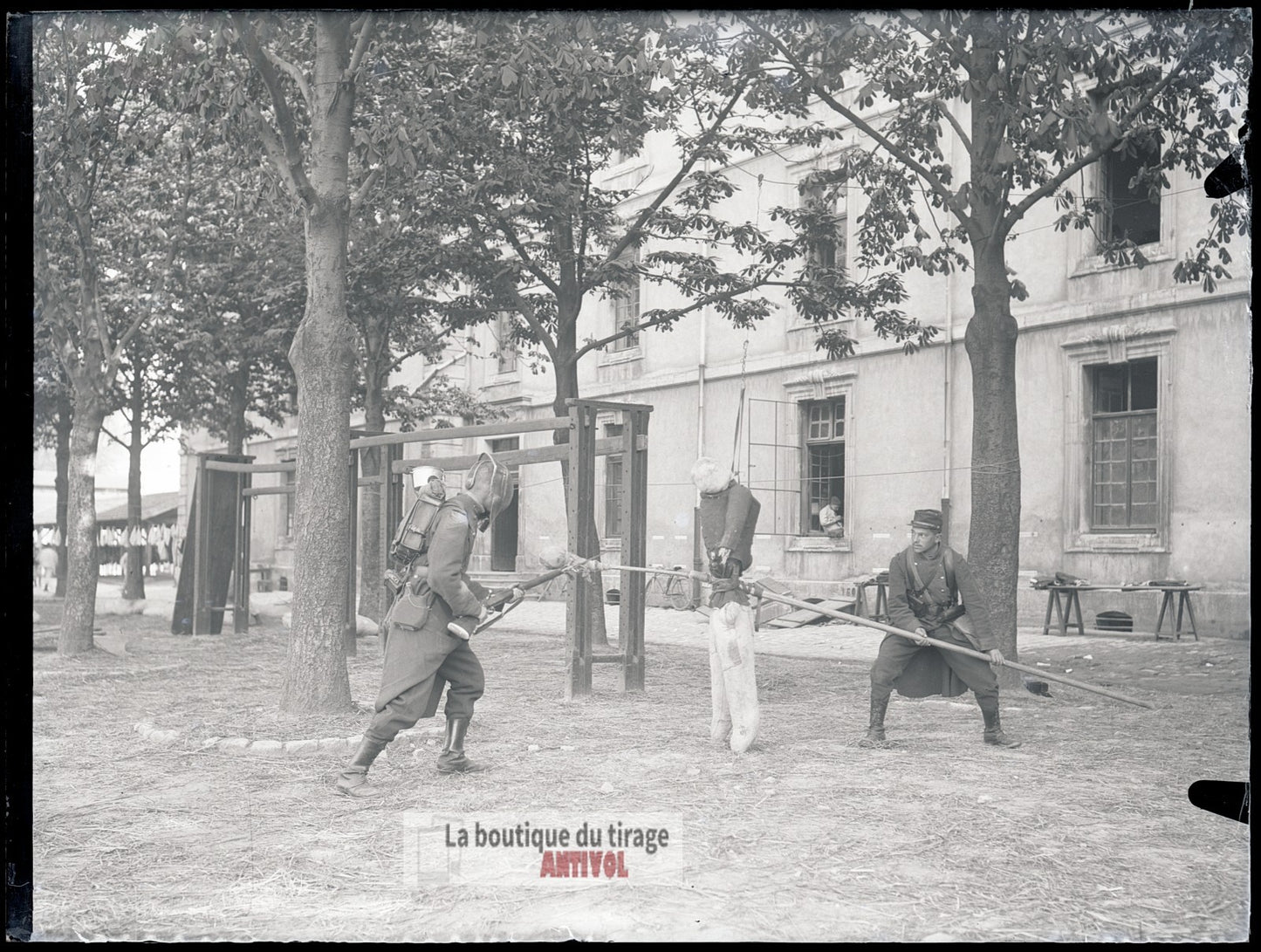 Entraînement à la baïonnette, plaque verre, photo ancienne, négatif 9x12 cm