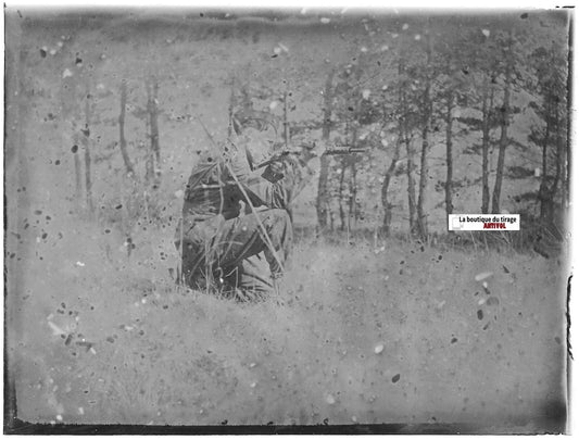 Soldat, mitraillette, plaque verre photo ancienne, positif noir & blanc 9x12 cm