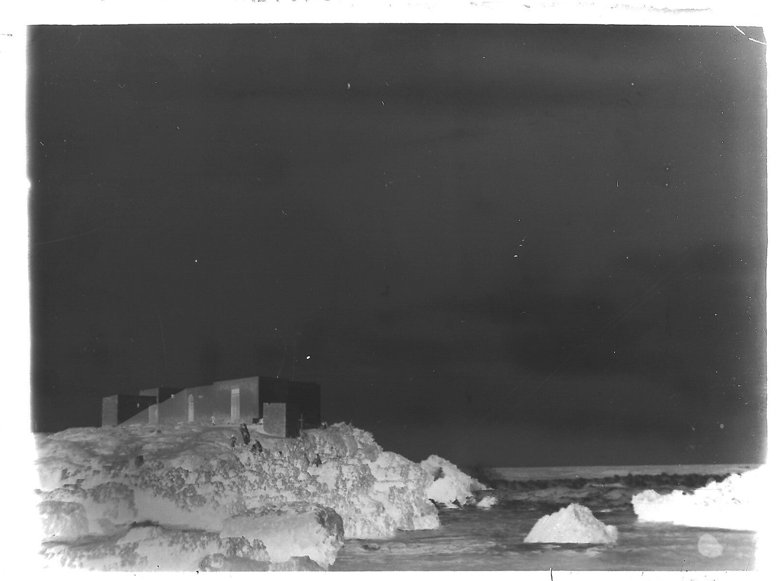 Plaque verre photo ancienne noir et blanc négatif 9x12 cm mer rocher Maroc
