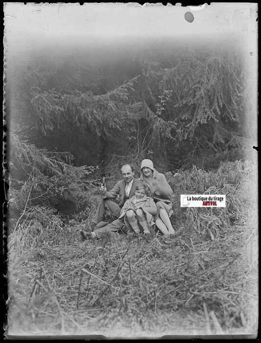 Famille, forêt, Plaque verre photo ancienne, négatif noir & blanc 9x12 cm