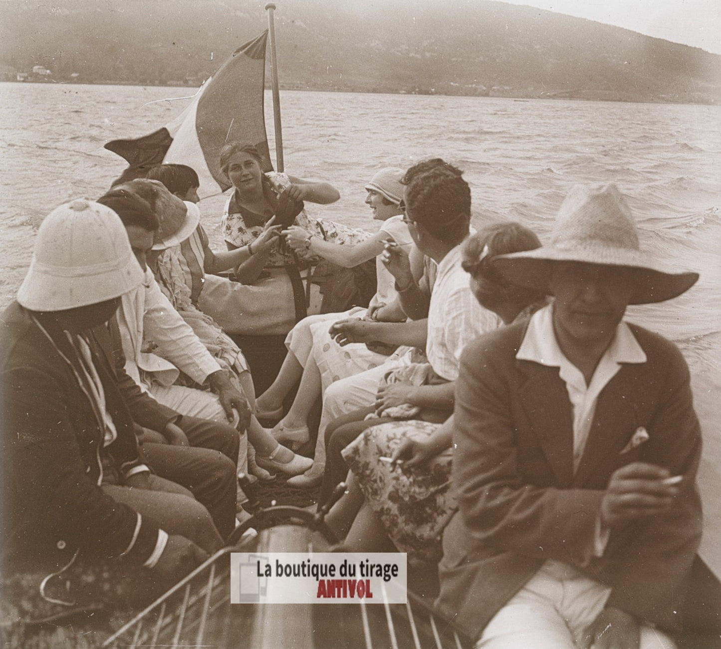 Bateau “Le Cygne”, lac d’Annecy, plaque verre photo ancienne stéréo 6x13 cm